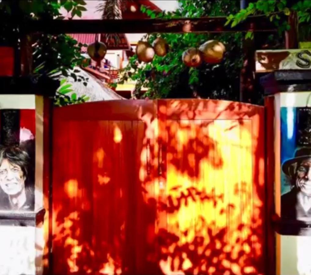 Gili T Sugar Shack Hotel กีลีตราวางัน ภายนอก รูปภาพ