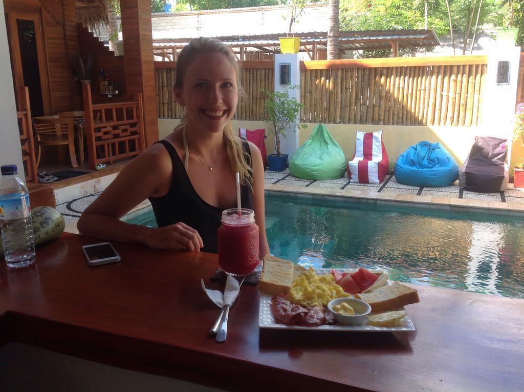 Gili T Sugar Shack Hotel กีลีตราวางัน ภายนอก รูปภาพ