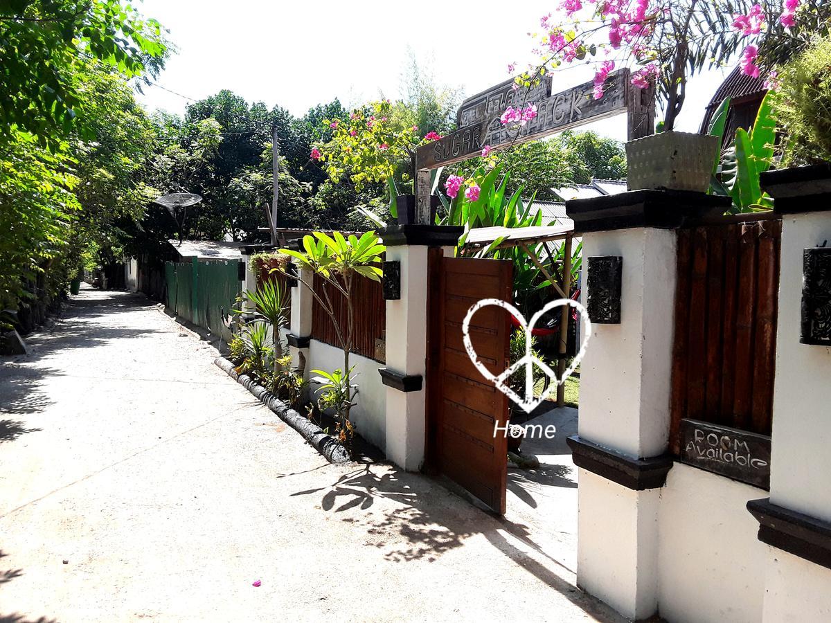 Gili T Sugar Shack Hotel กีลีตราวางัน ภายนอก รูปภาพ
